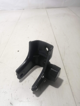 Крепление опоры двигателя