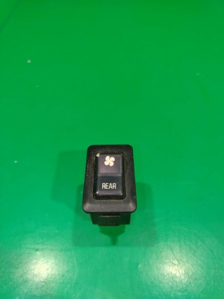 Кнопка включения задней печки