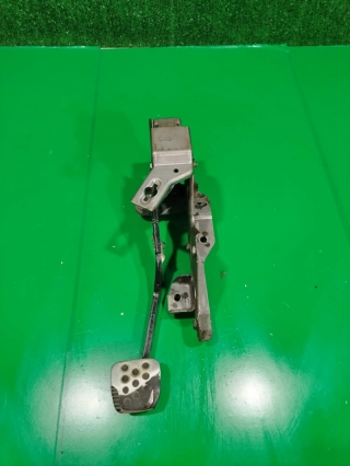 Педаль тормоза