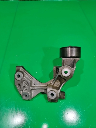 Крепление генератора