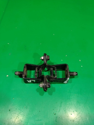 Петля двери багажника