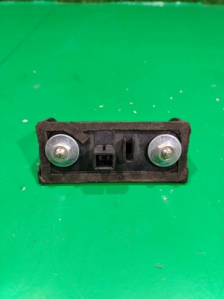 Кнопка открывания багажника