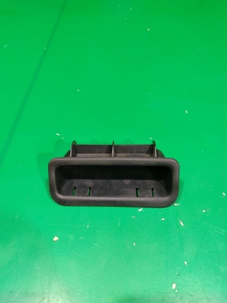 Ручка закрывания двери багажника