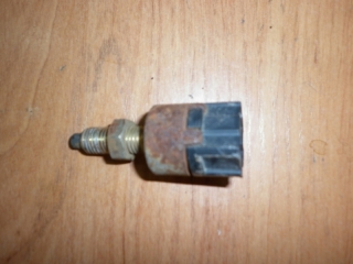 Концевик под педаль тормоза, TOYOTA, CAMRY, CV30, 2C-T, 1990