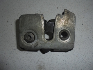 Замок крышки багажника