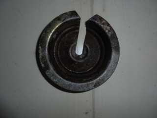 Болт крепления запасного колеса