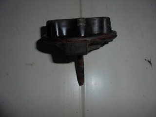 Болт крепления запасного колеса