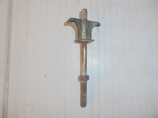 Болт крепления запасного колеса