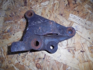 Крепление опоры двигателя