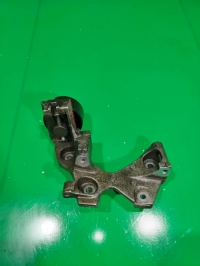 Крепление генератора